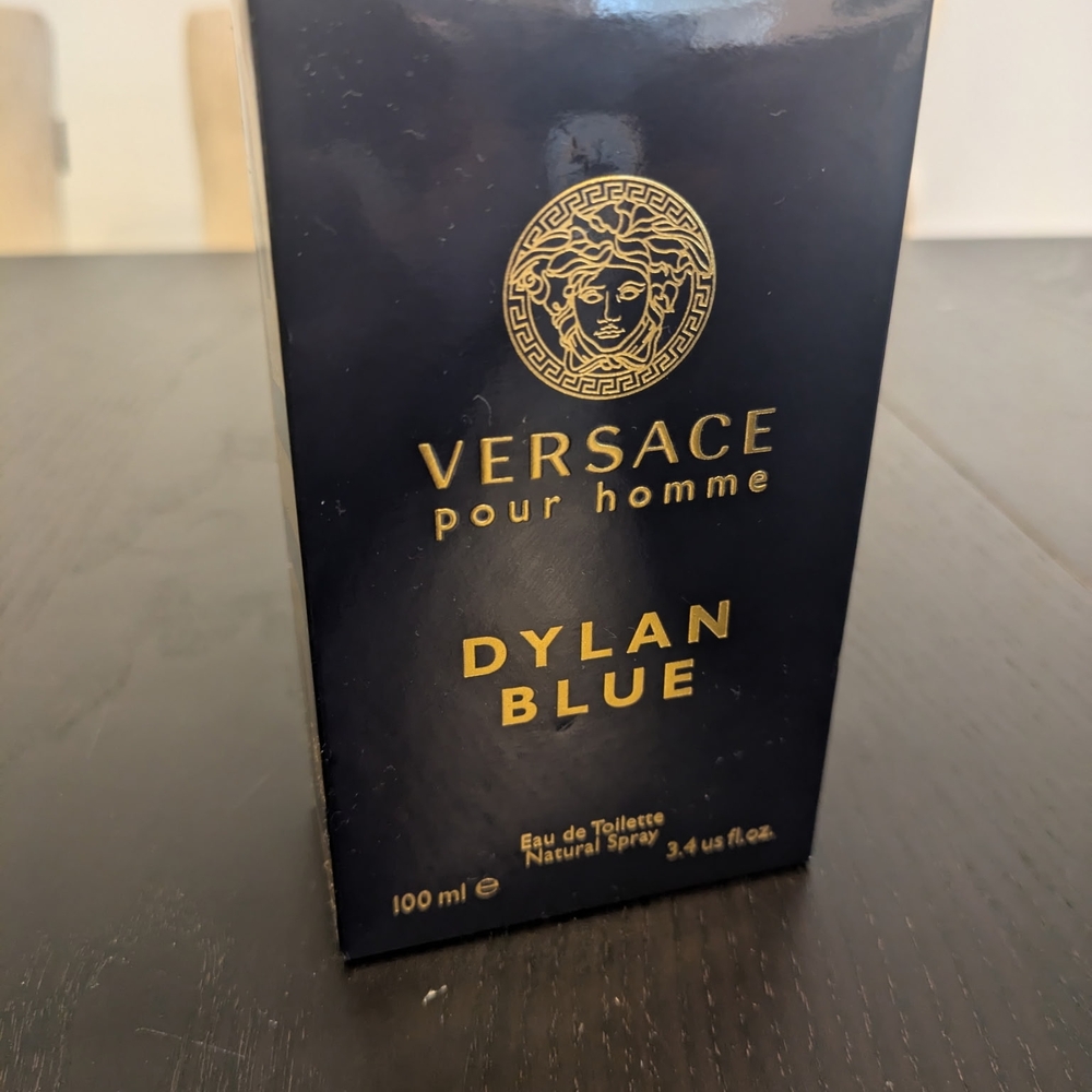Versace Black and Gold Eau de Toilette - Picture 5 of 5
